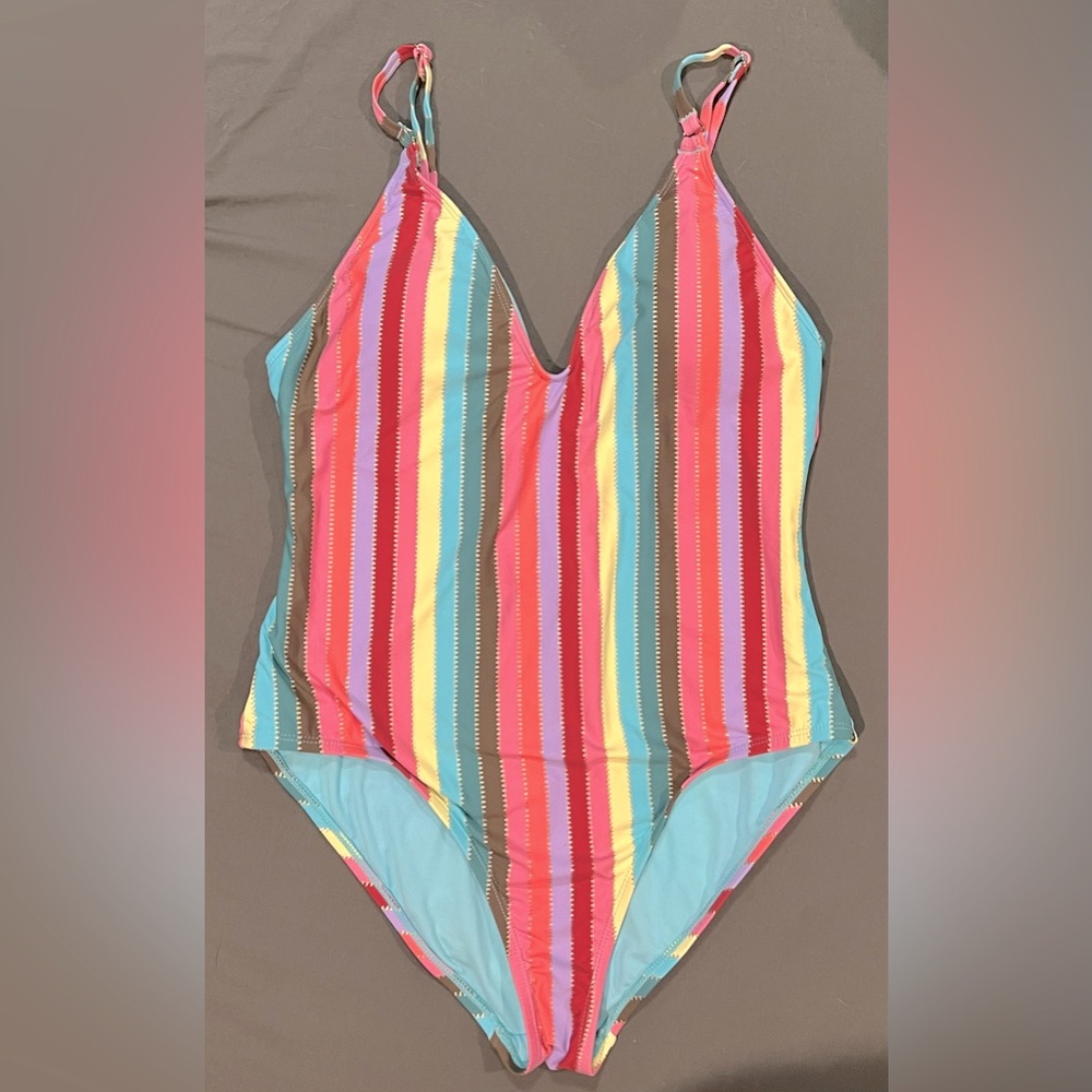 Gibson Latimer rain or shine v neck one piece swim suit